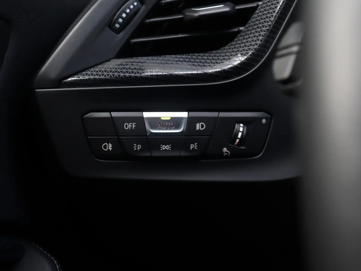 M135i xDrive | High Executive | Panodak | M Sportstoelen | Harman Kardon | Elektr. Stoelen | Driving Assistant | Head-Up | Adaptive Cruise Control | M-Performance | 19'' LMV