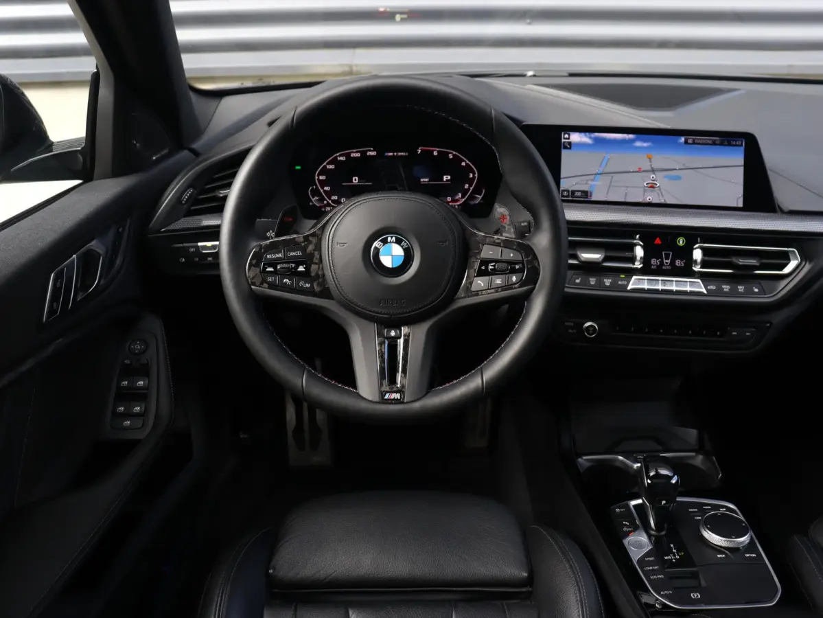 M135i xDrive | High Executive | Panodak | M Sportstoelen | Harman Kardon | Elektr. Stoelen | Driving Assistant | Head-Up | Adaptive Cruise Control | M-Performance | 19'' LMV