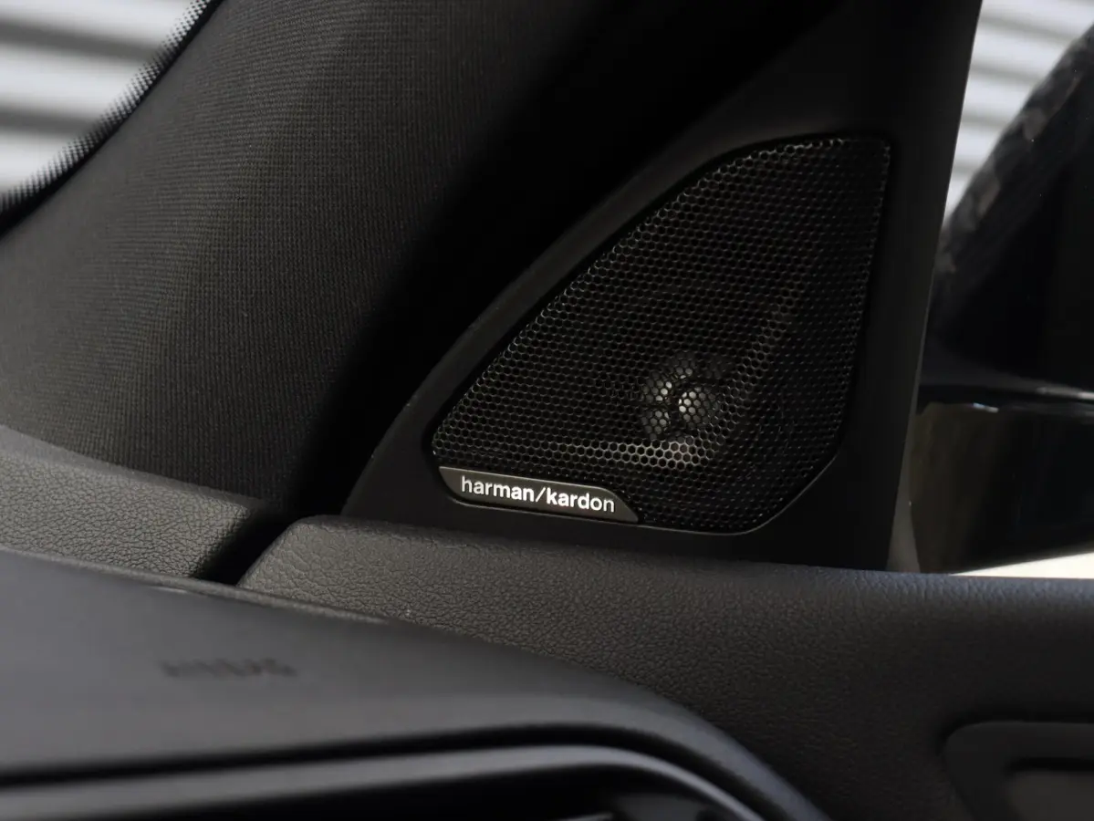 M135i xDrive | High Executive | Panodak | M Sportstoelen | Harman Kardon | Elektr. Stoelen | Driving Assistant | Head-Up | Adaptive Cruise Control | M-Performance | 19'' LMV