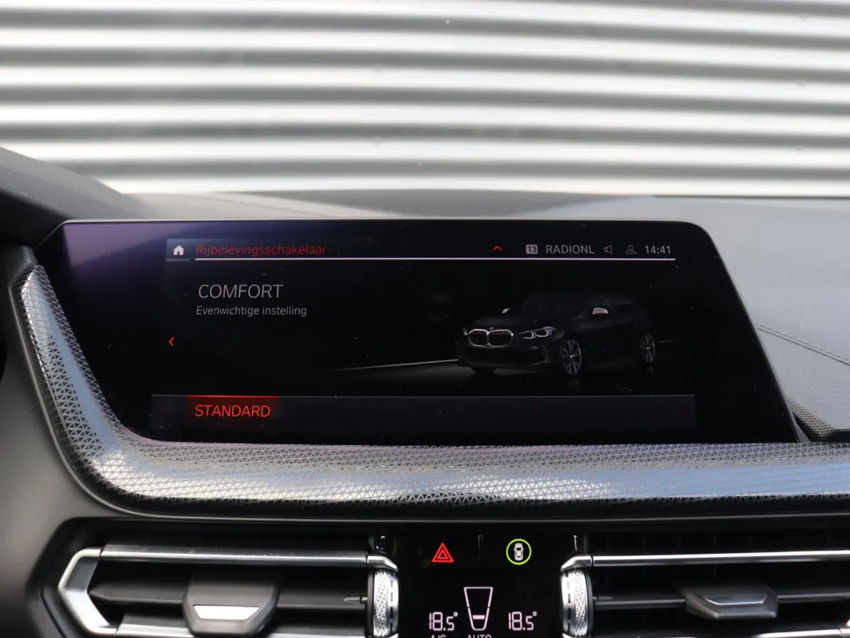 M135i xDrive | High Executive | Panodak | M Sportstoelen | Harman Kardon | Elektr. Stoelen | Driving Assistant | Head-Up | Adaptive Cruise Control | M-Performance | 19'' LMV