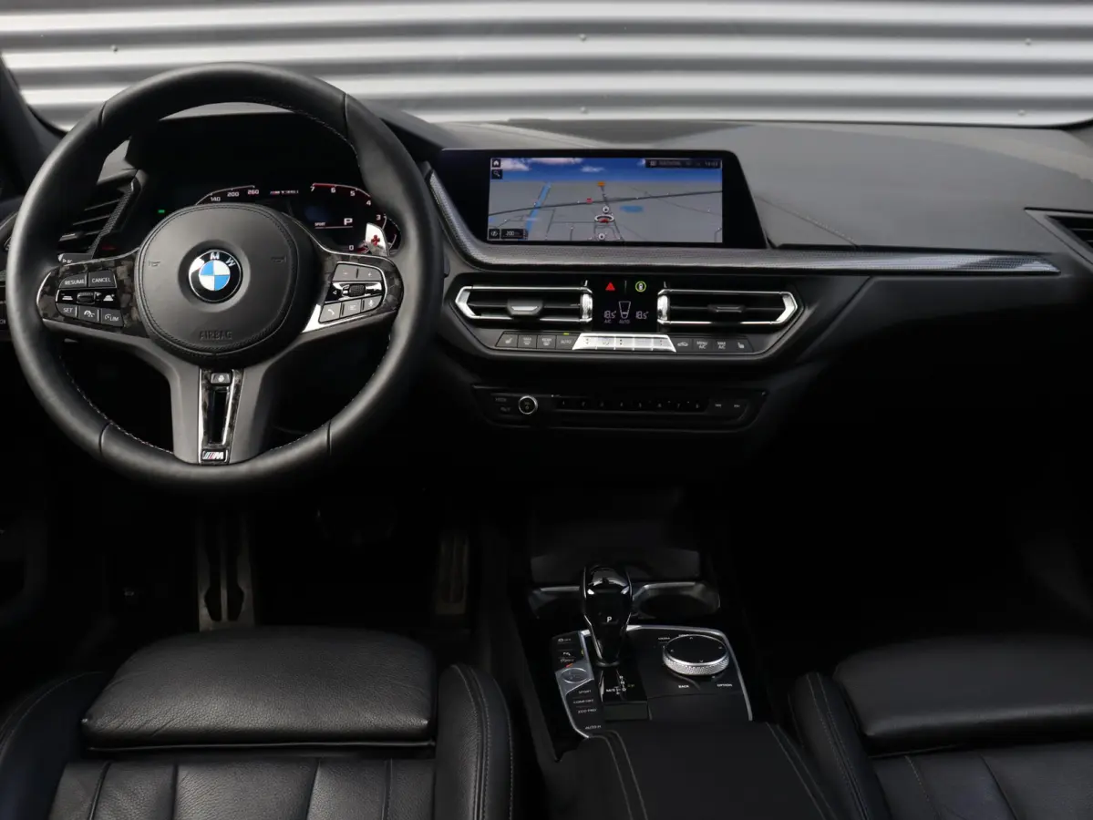 M135i xDrive | High Executive | Panodak | M Sportstoelen | Harman Kardon | Elektr. Stoelen | Driving Assistant | Head-Up | Adaptive Cruise Control | M-Performance | 19'' LMV