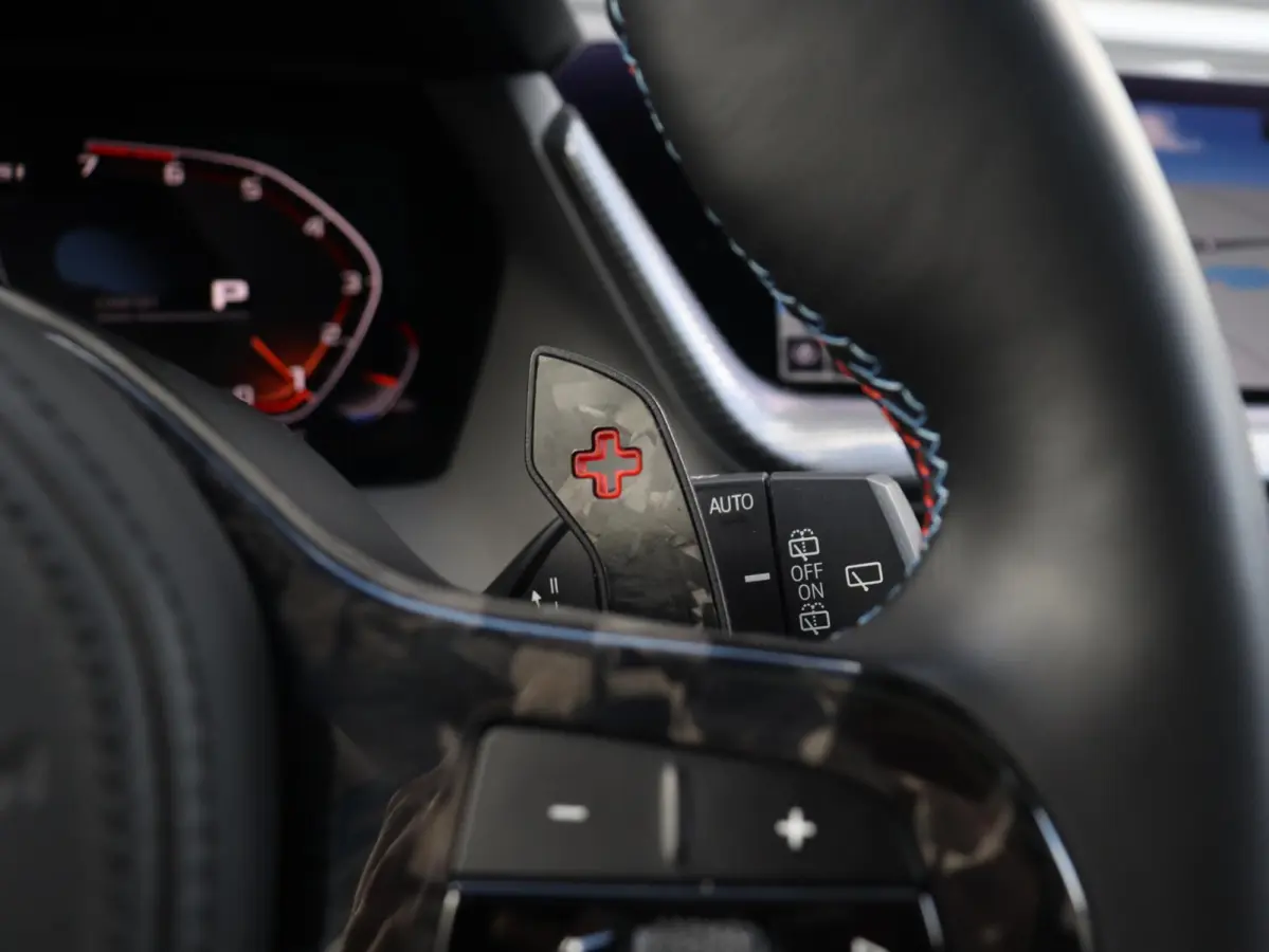 M135i xDrive | High Executive | Panodak | M Sportstoelen | Harman Kardon | Elektr. Stoelen | Driving Assistant | Head-Up | Adaptive Cruise Control | M-Performance | 19'' LMV