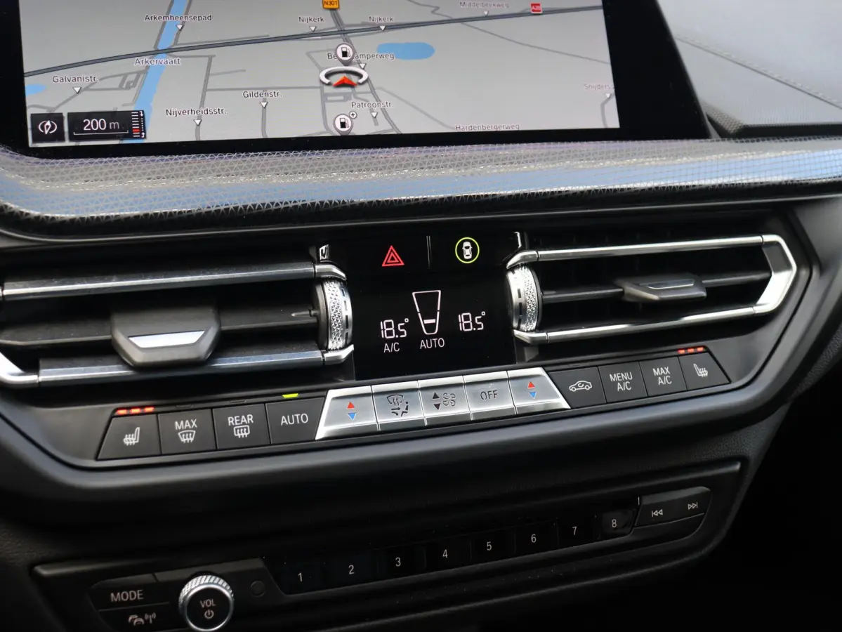 M135i xDrive | High Executive | Panodak | M Sportstoelen | Harman Kardon | Elektr. Stoelen | Driving Assistant | Head-Up | Adaptive Cruise Control | M-Performance | 19'' LMV