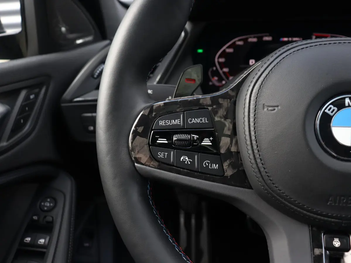 M135i xDrive | High Executive | Panodak | M Sportstoelen | Harman Kardon | Elektr. Stoelen | Driving Assistant | Head-Up | Adaptive Cruise Control | M-Performance | 19'' LMV