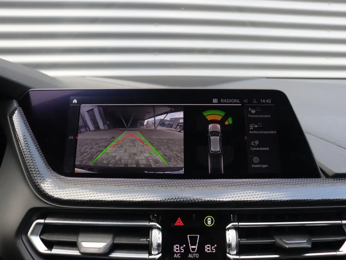 M135i xDrive | High Executive | Panodak | M Sportstoelen | Harman Kardon | Elektr. Stoelen | Driving Assistant | Head-Up | Adaptive Cruise Control | M-Performance | 19'' LMV