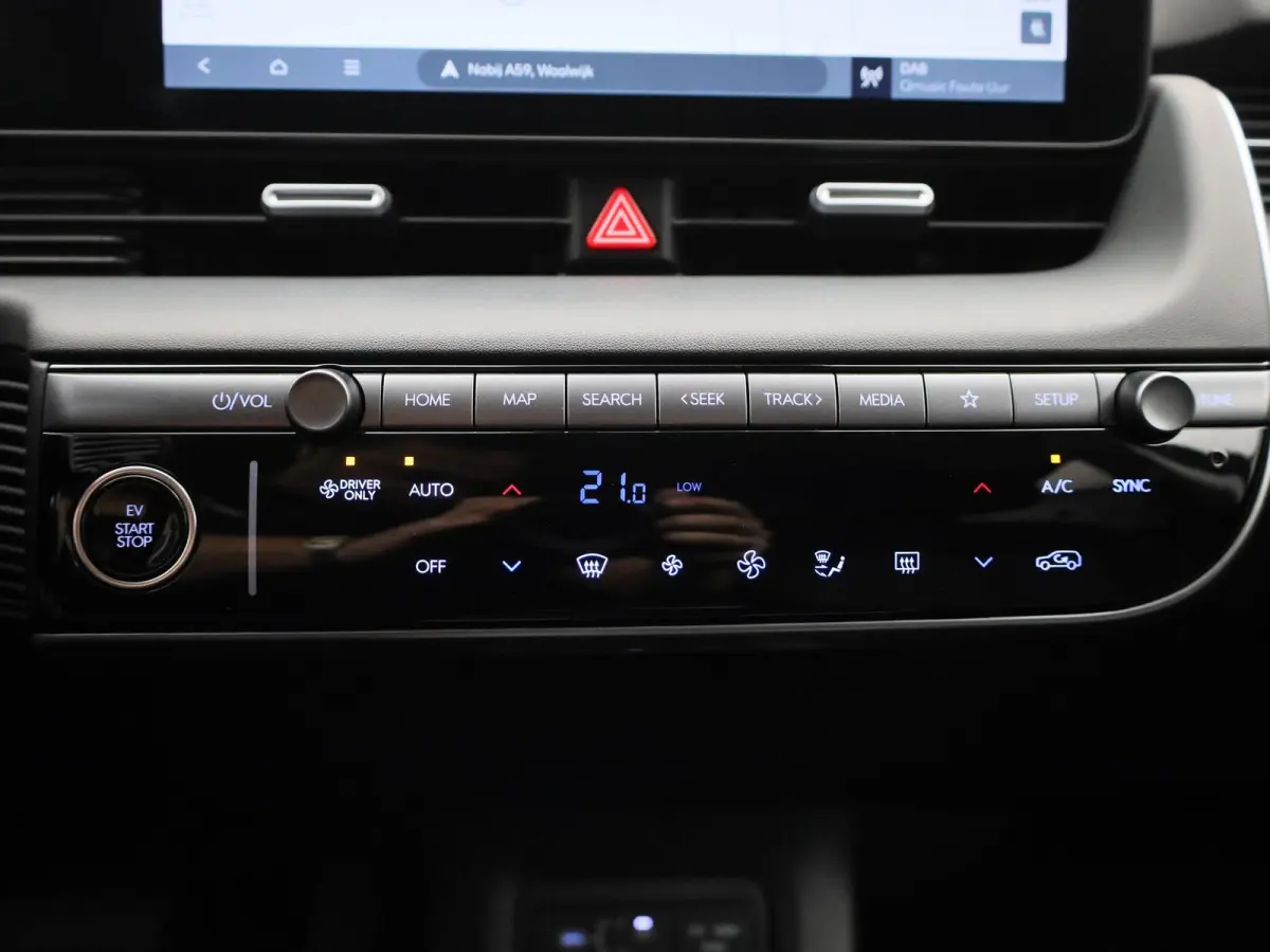 Core | 84 kWh | CAMERA | NAVIGATIE | KEYLESS | CLIMATE CONTROL | ADAPTIEF CRUISECONTROL |
