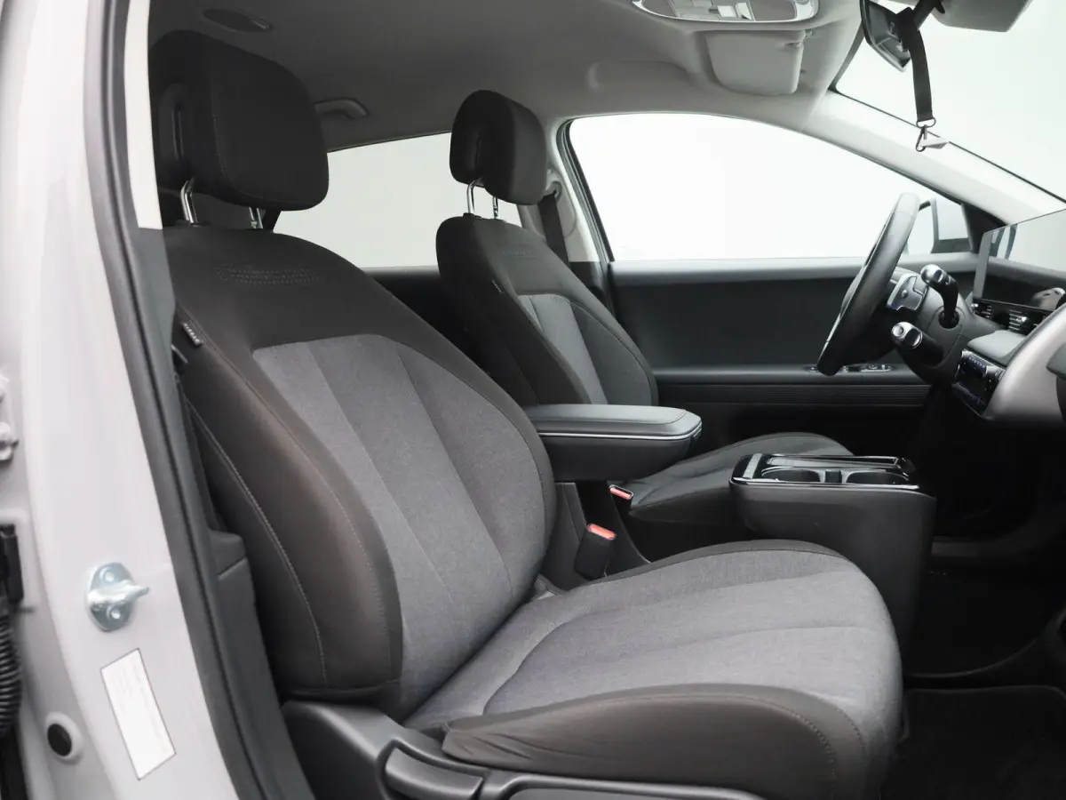 Core | 84 kWh | CAMERA | NAVIGATIE | KEYLESS | CLIMATE CONTROL | ADAPTIEF CRUISECONTROL |