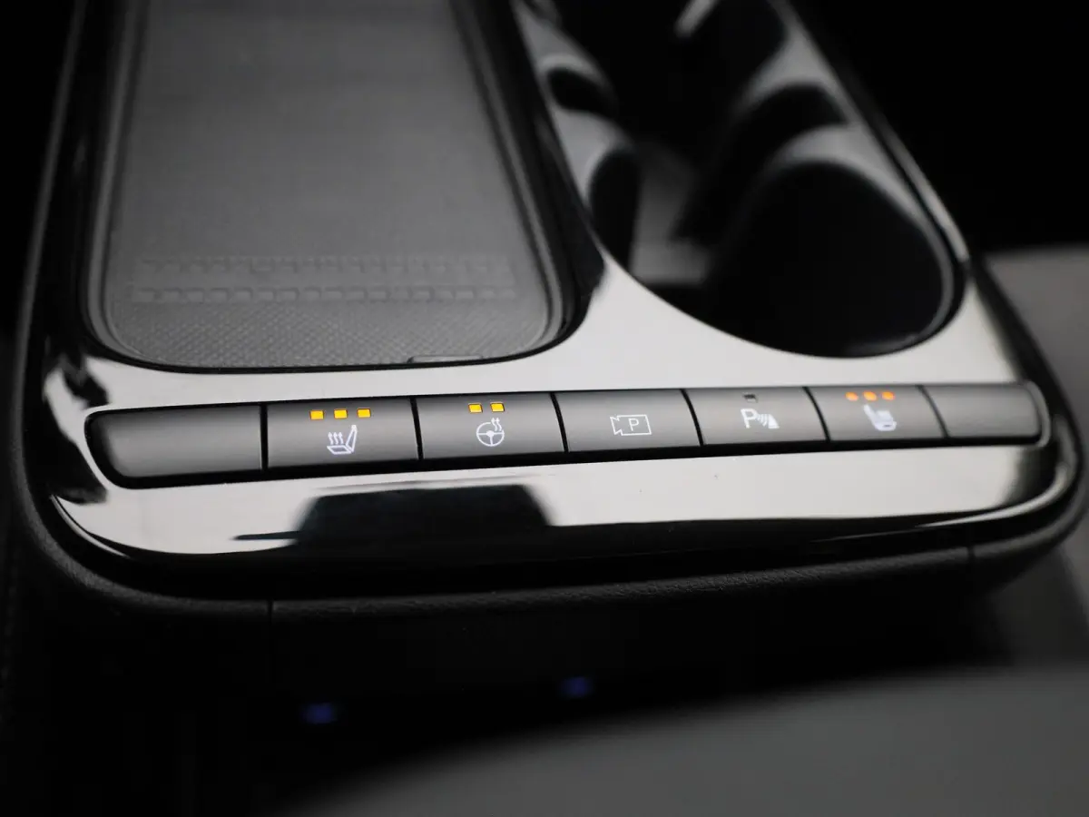 Core | 84 kWh | CAMERA | NAVIGATIE | KEYLESS | CLIMATE CONTROL | ADAPTIEF CRUISECONTROL |