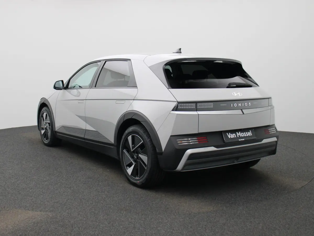 Core | 84 kWh | CAMERA | NAVIGATIE | KEYLESS | CLIMATE CONTROL | ADAPTIEF CRUISECONTROL |