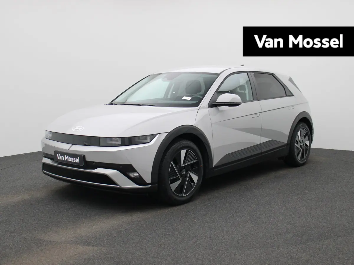 Core | 84 kWh | CAMERA | NAVIGATIE | KEYLESS | CLIMATE CONTROL | ADAPTIEF CRUISECONTROL |