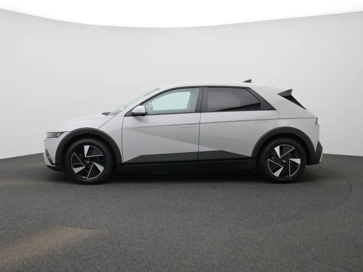 Core | 84 kWh | CAMERA | NAVIGATIE | KEYLESS | CLIMATE CONTROL | ADAPTIEF CRUISECONTROL |