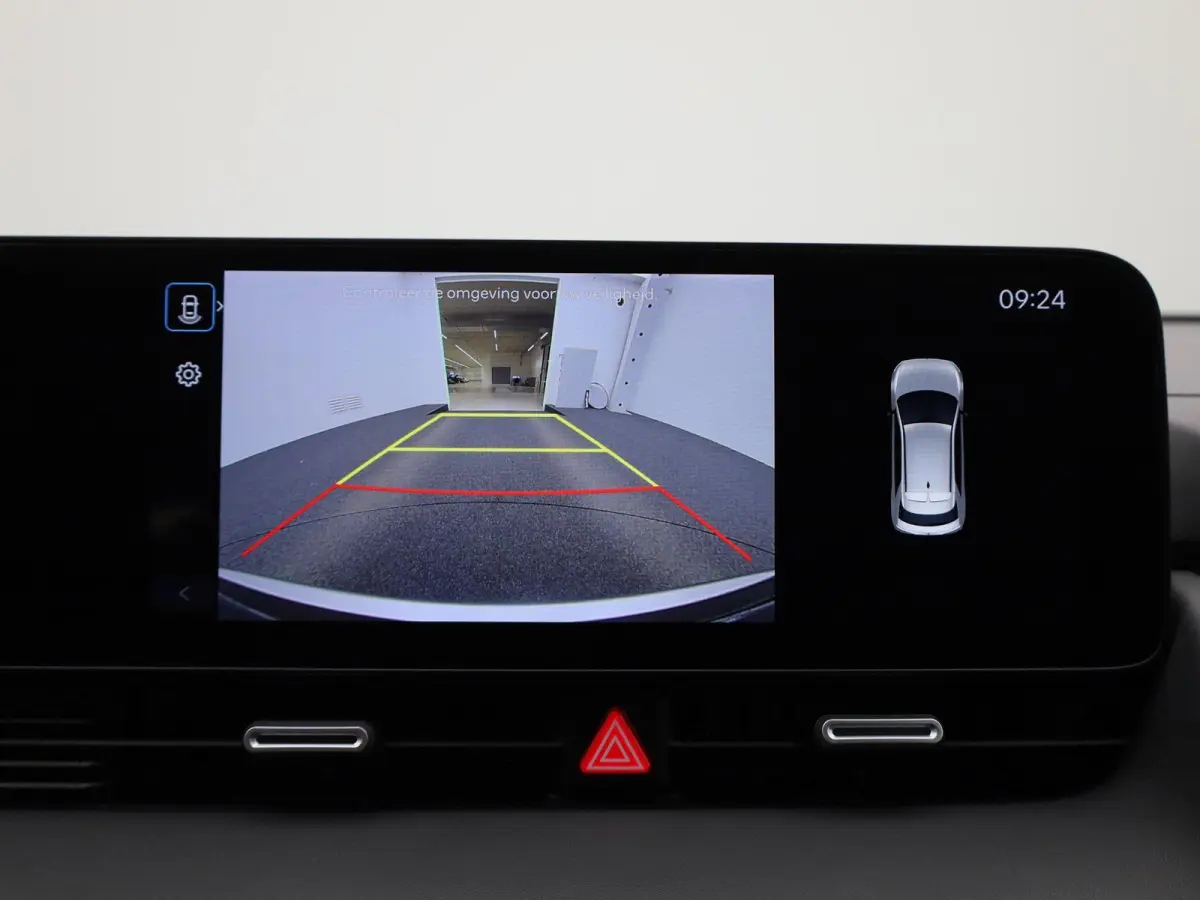 Core | 84 kWh | CAMERA | NAVIGATIE | KEYLESS | CLIMATE CONTROL | ADAPTIEF CRUISECONTROL |
