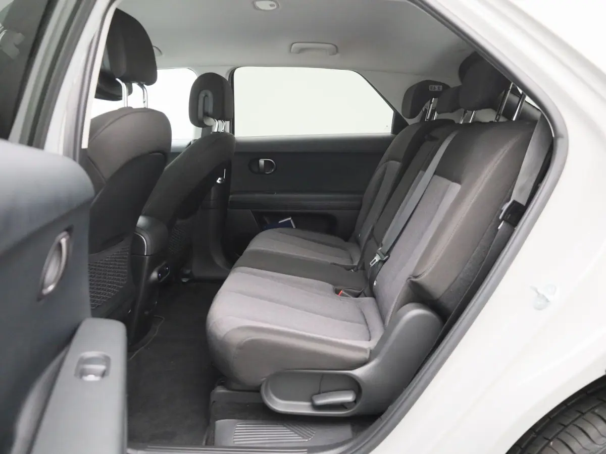 Core | 84 kWh | CAMERA | NAVIGATIE | KEYLESS | CLIMATE CONTROL | ADAPTIEF CRUISECONTROL |