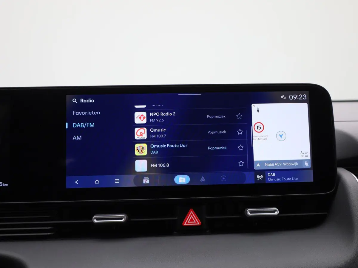 Core | 84 kWh | CAMERA | NAVIGATIE | KEYLESS | CLIMATE CONTROL | ADAPTIEF CRUISECONTROL |