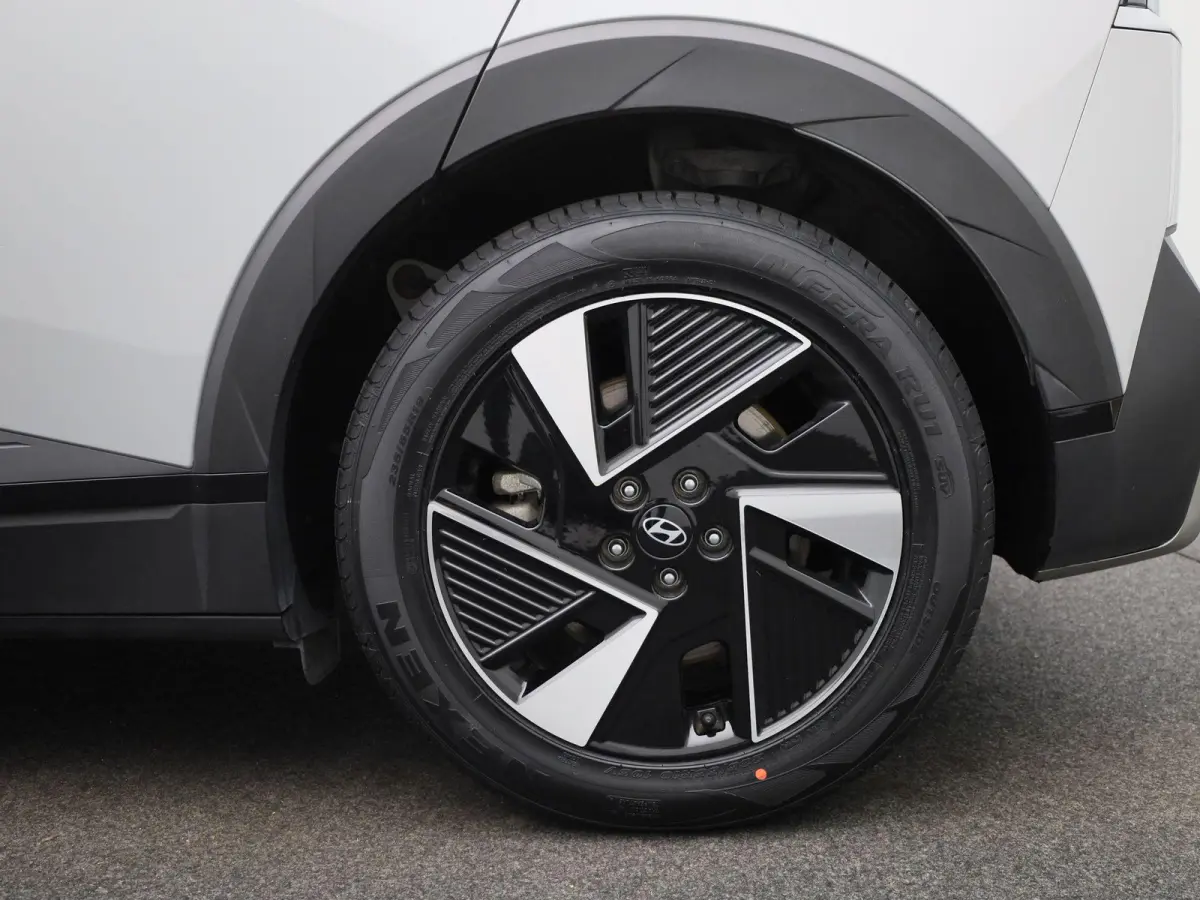 Core | 84 kWh | CAMERA | NAVIGATIE | KEYLESS | CLIMATE CONTROL | ADAPTIEF CRUISECONTROL |