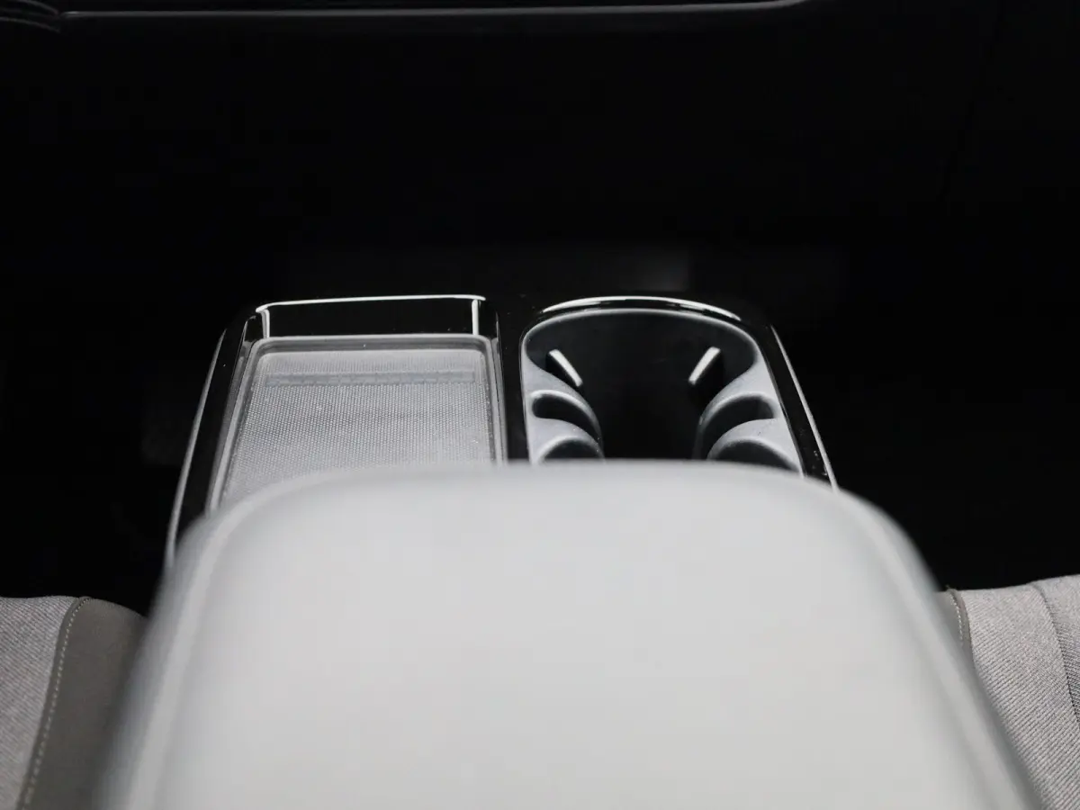 Core | 84 kWh | CAMERA | NAVIGATIE | KEYLESS | CLIMATE CONTROL | ADAPTIEF CRUISECONTROL |