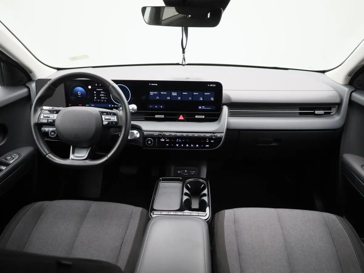 Core | 84 kWh | CAMERA | NAVIGATIE | KEYLESS | CLIMATE CONTROL | ADAPTIEF CRUISECONTROL |