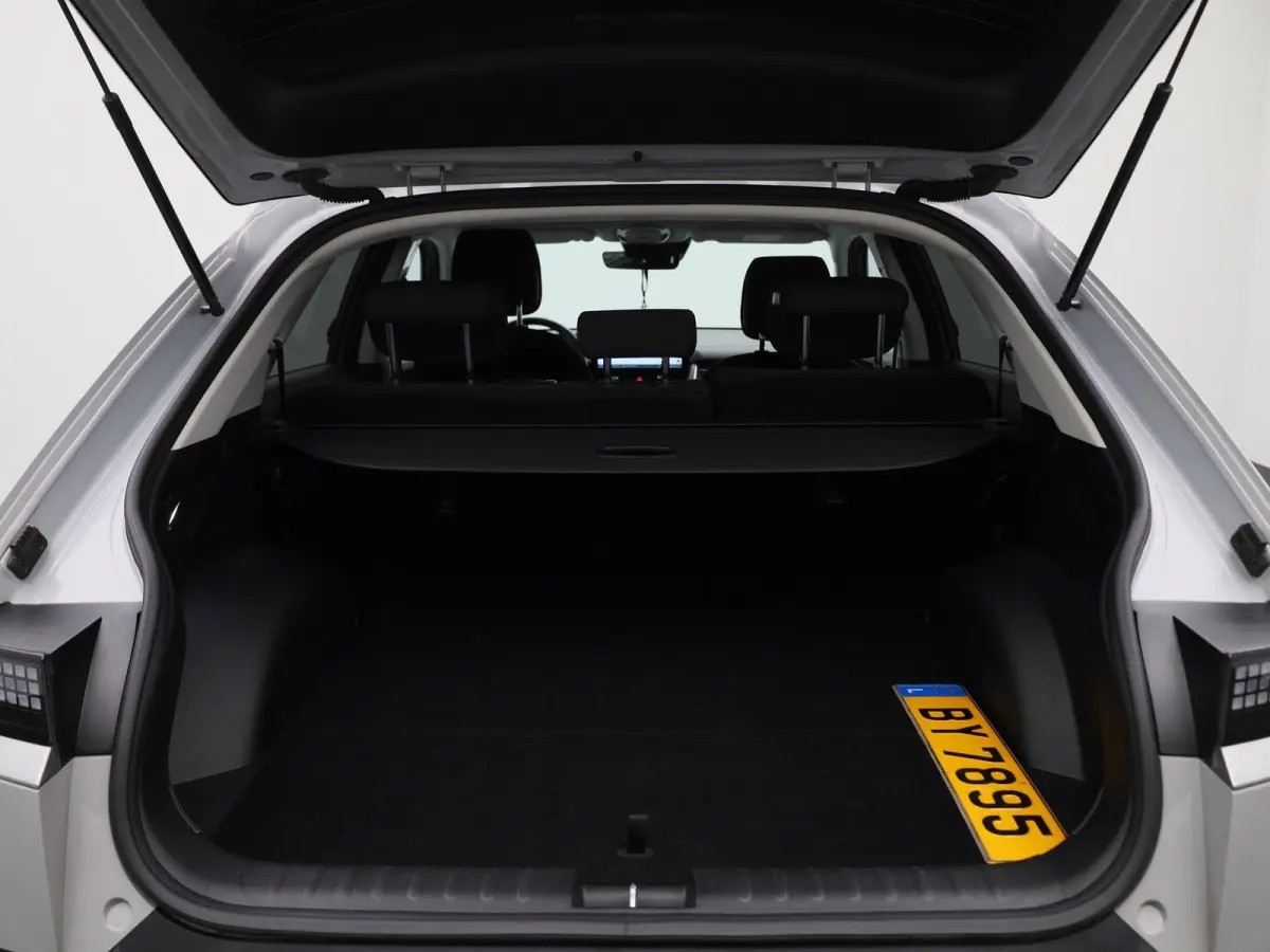 Core | 84 kWh | CAMERA | NAVIGATIE | KEYLESS | CLIMATE CONTROL | ADAPTIEF CRUISECONTROL |