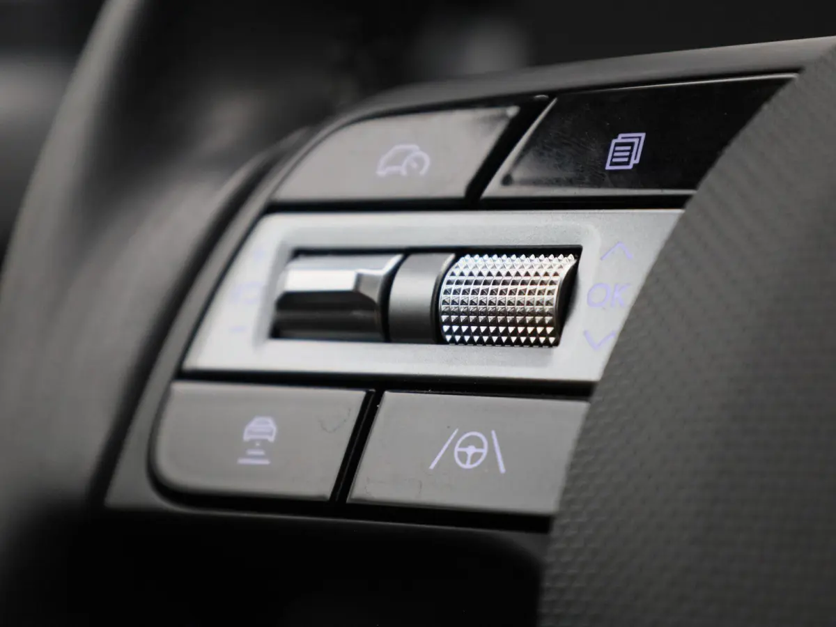 Core | 84 kWh | CAMERA | NAVIGATIE | KEYLESS | CLIMATE CONTROL | ADAPTIEF CRUISECONTROL |