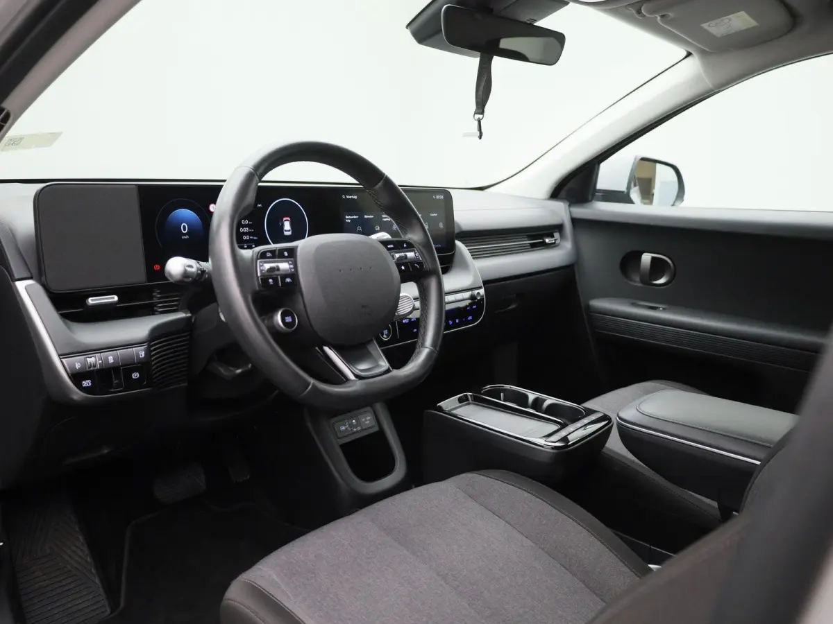 Core | 84 kWh | CAMERA | NAVIGATIE | KEYLESS | CLIMATE CONTROL | ADAPTIEF CRUISECONTROL |