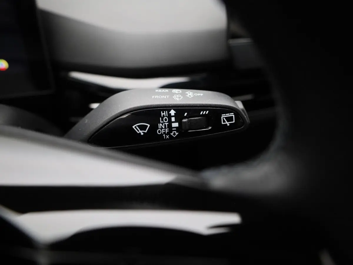 Standard 51 kWh | Navigatie | Apple Carplay / Android Auto | Stoel/Stuur verwarming | Virtual Cockpit | Parkeersensoren | Climate Control |