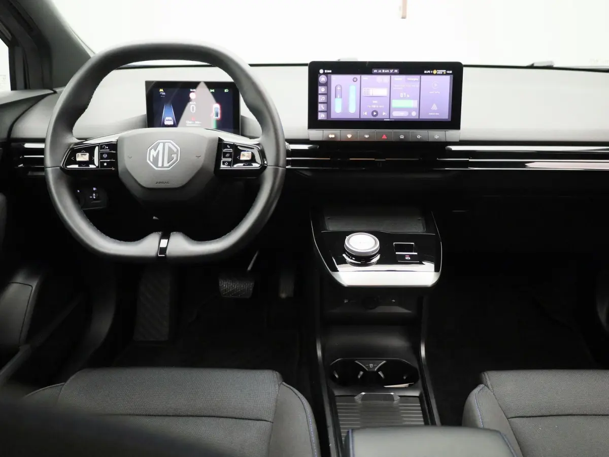 Standard 51 kWh | Navigatie | Apple Carplay / Android Auto | Stoel/Stuur verwarming | Virtual Cockpit | Parkeersensoren | Climate Control |