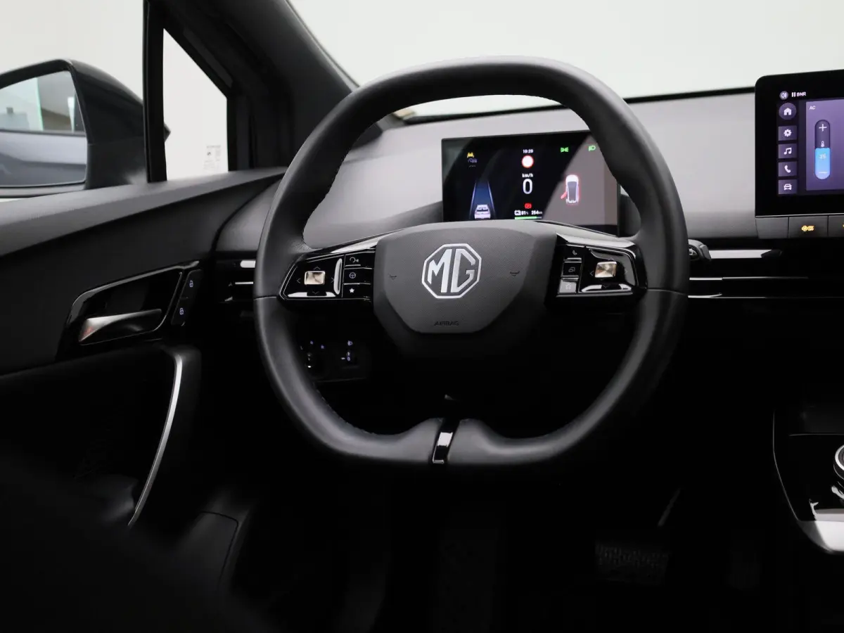 Standard 51 kWh | Navigatie | Apple Carplay / Android Auto | Stoel/Stuur verwarming | Virtual Cockpit | Parkeersensoren | Climate Control |