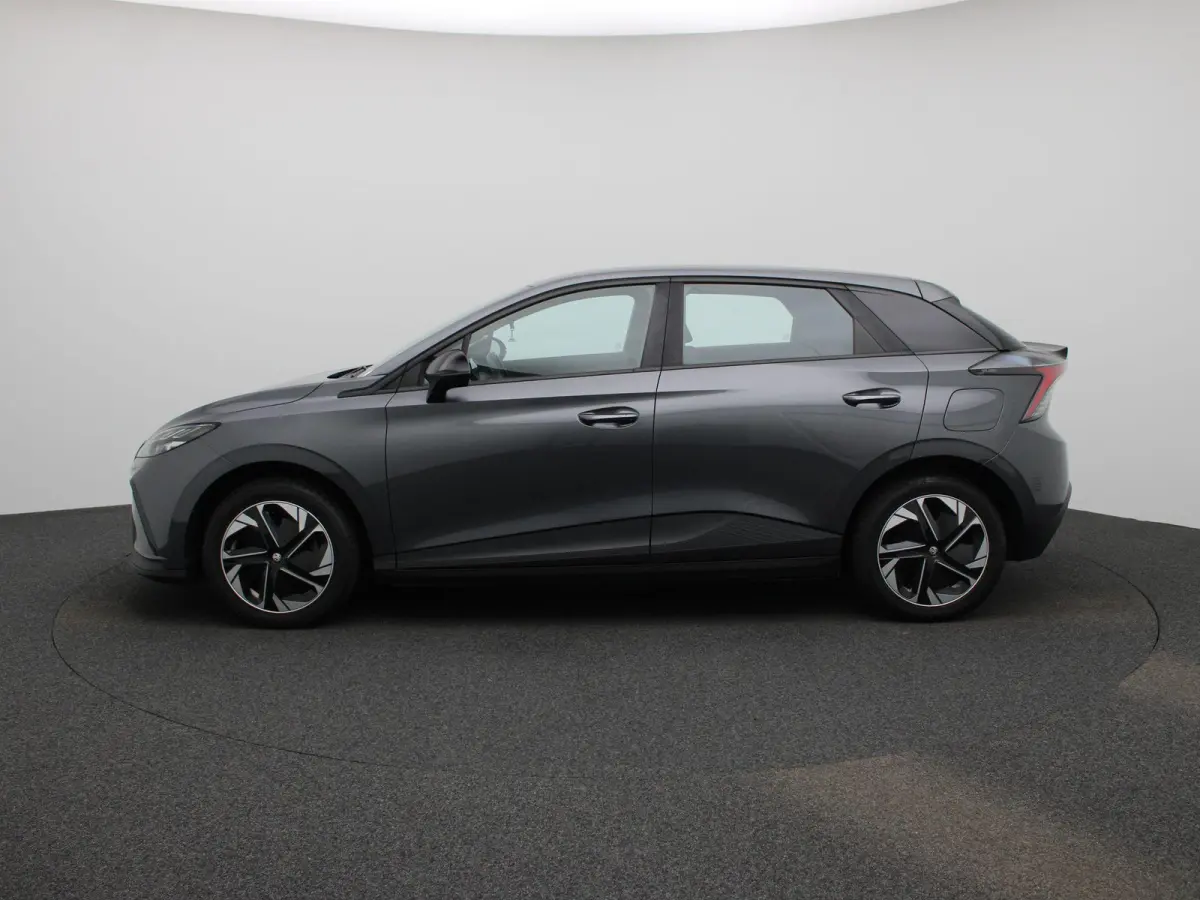 Standard 51 kWh | Navigatie | Apple Carplay / Android Auto | Stoel/Stuur verwarming | Virtual Cockpit | Parkeersensoren | Climate Control |