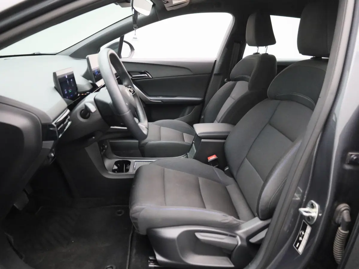 Standard 51 kWh | Navigatie | Apple Carplay / Android Auto | Stoel/Stuur verwarming | Virtual Cockpit | Parkeersensoren | Climate Control |