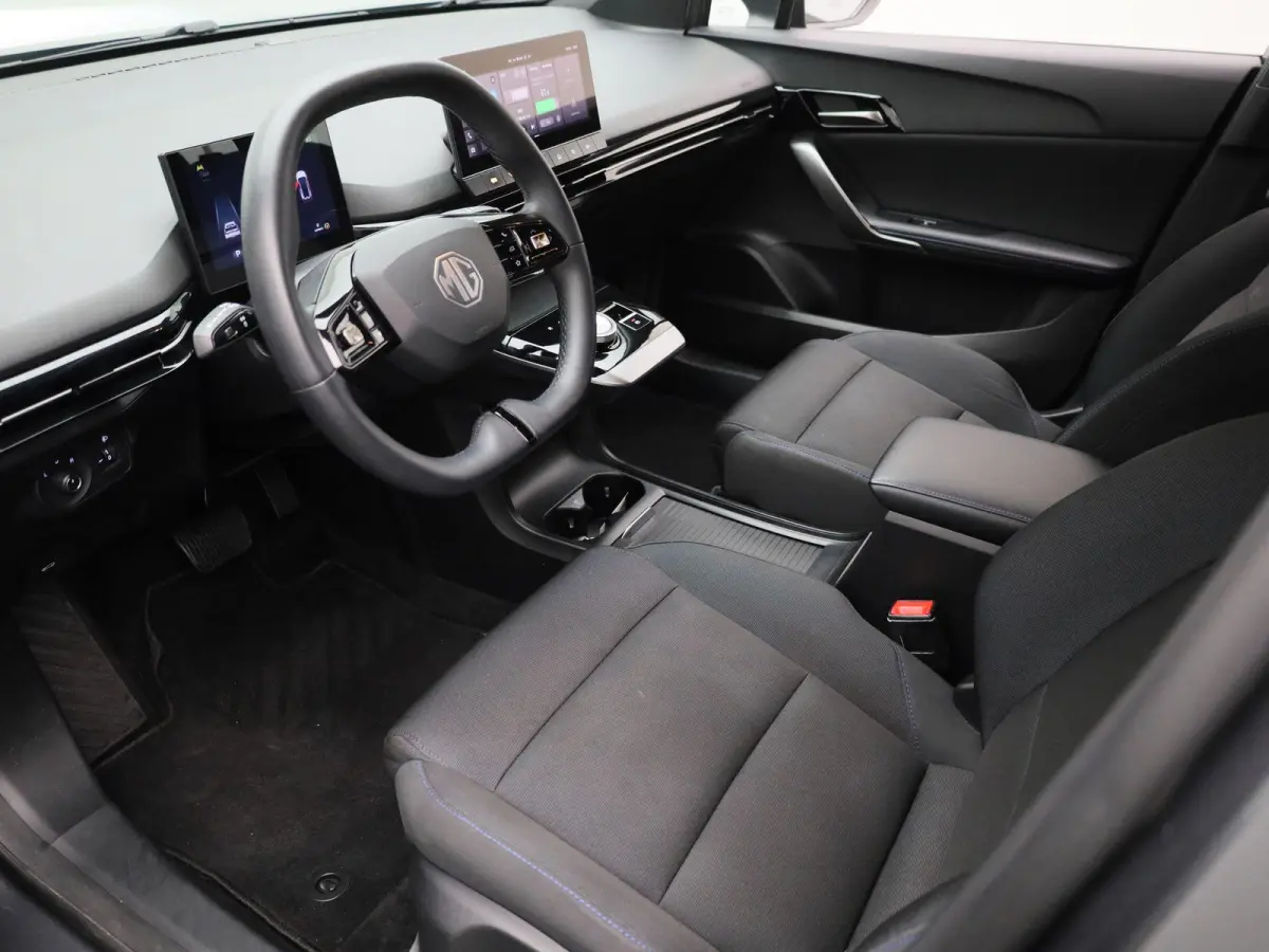 Standard 51 kWh | Navigatie | Apple Carplay / Android Auto | Stoel/Stuur verwarming | Virtual Cockpit | Parkeersensoren | Climate Control |