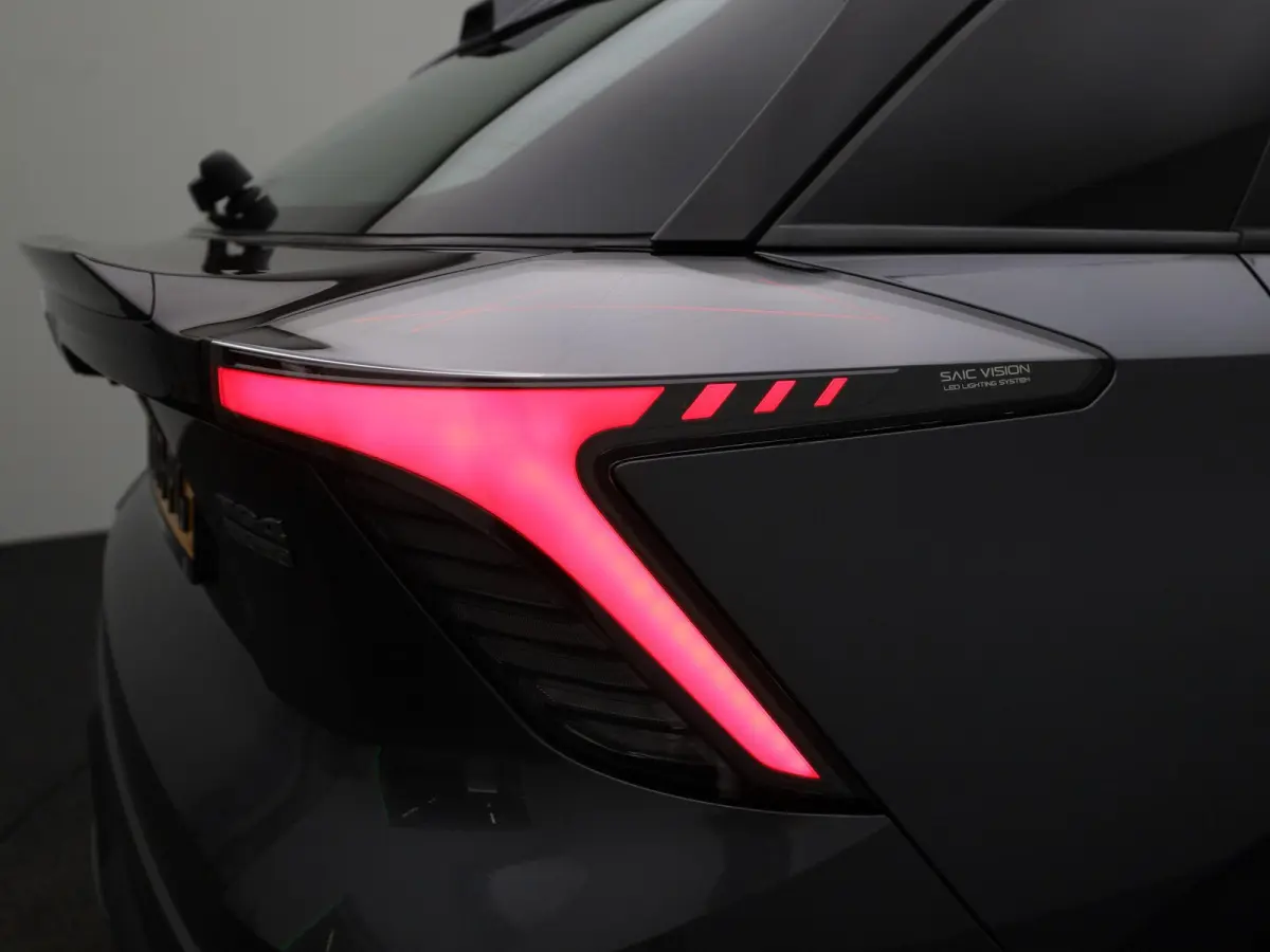 Standard 51 kWh | Navigatie | Apple Carplay / Android Auto | Stoel/Stuur verwarming | Virtual Cockpit | Parkeersensoren | Climate Control |
