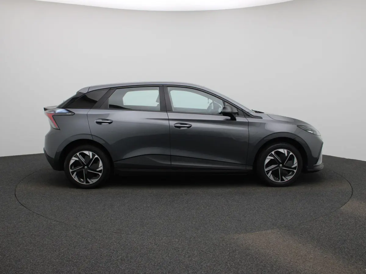Standard 51 kWh | Navigatie | Apple Carplay / Android Auto | Stoel/Stuur verwarming | Virtual Cockpit | Parkeersensoren | Climate Control |