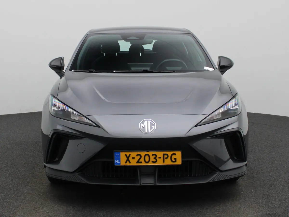 Standard 51 kWh | Navigatie | Apple Carplay / Android Auto | Stoel/Stuur verwarming | Virtual Cockpit | Parkeersensoren | Climate Control |