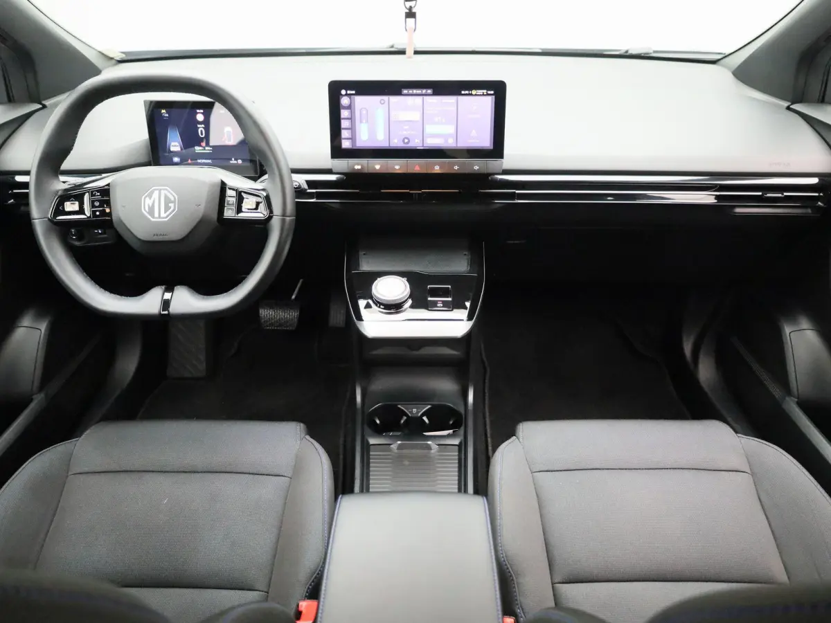 Standard 51 kWh | Navigatie | Apple Carplay / Android Auto | Stoel/Stuur verwarming | Virtual Cockpit | Parkeersensoren | Climate Control |