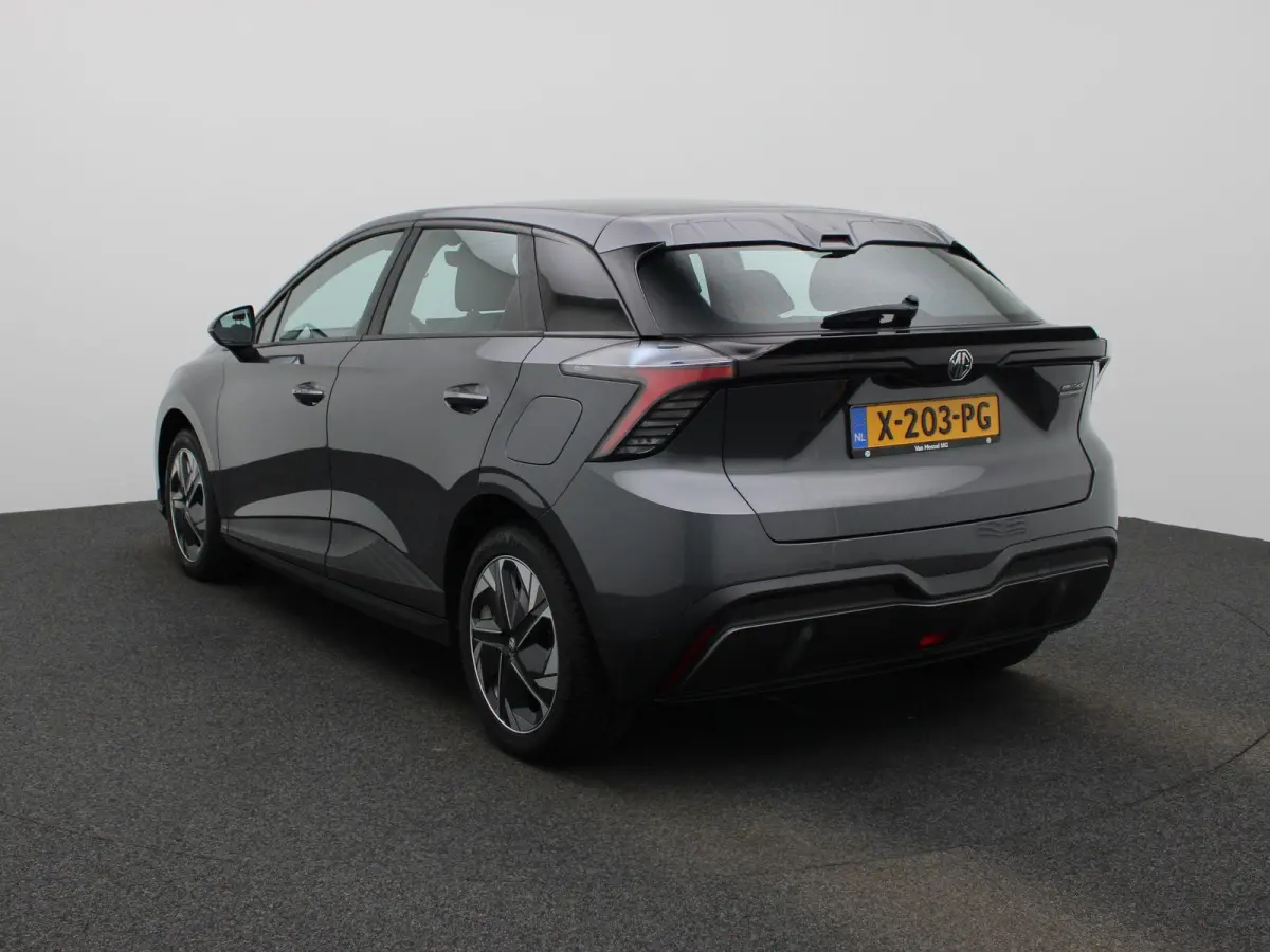 Standard 51 kWh | Navigatie | Apple Carplay / Android Auto | Stoel/Stuur verwarming | Virtual Cockpit | Parkeersensoren | Climate Control |