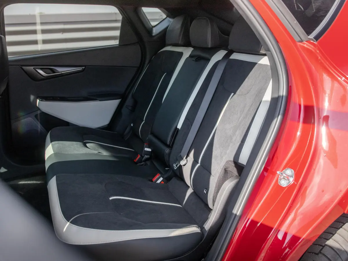 GT-Line Business Edition 84 kWh | Actieprijs* | Navi. | Clima. | Adapt. Cruise. | Stoel&Stuur Verwarming | Dodehoekassistentie | Privacy Glass | GT-Line Vegan Lederen Bekleding