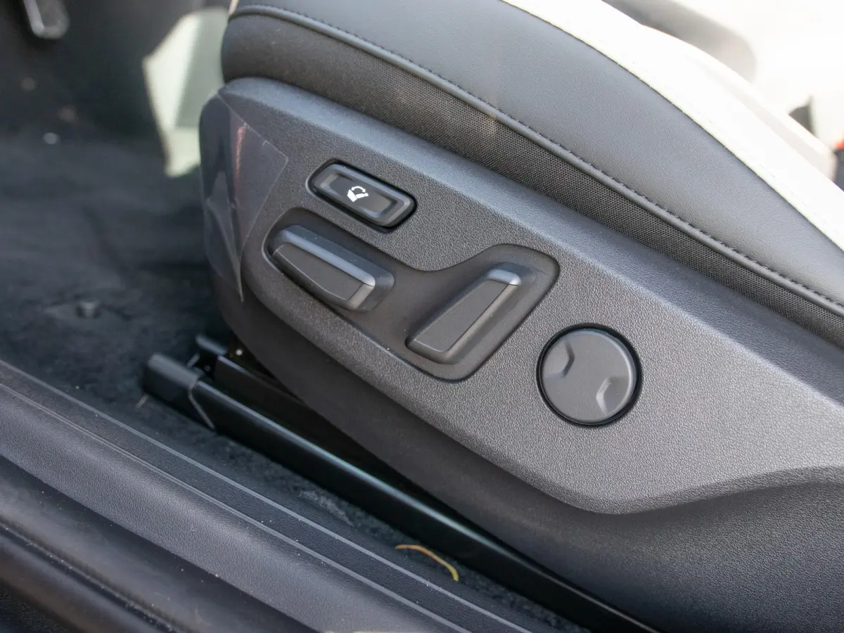 GT-Line Business Edition 84 kWh | Actieprijs* | Navi. | Clima. | Adapt. Cruise. | Stoel&Stuur Verwarming | Dodehoekassistentie | Privacy Glass | GT-Line Vegan Lederen Bekleding