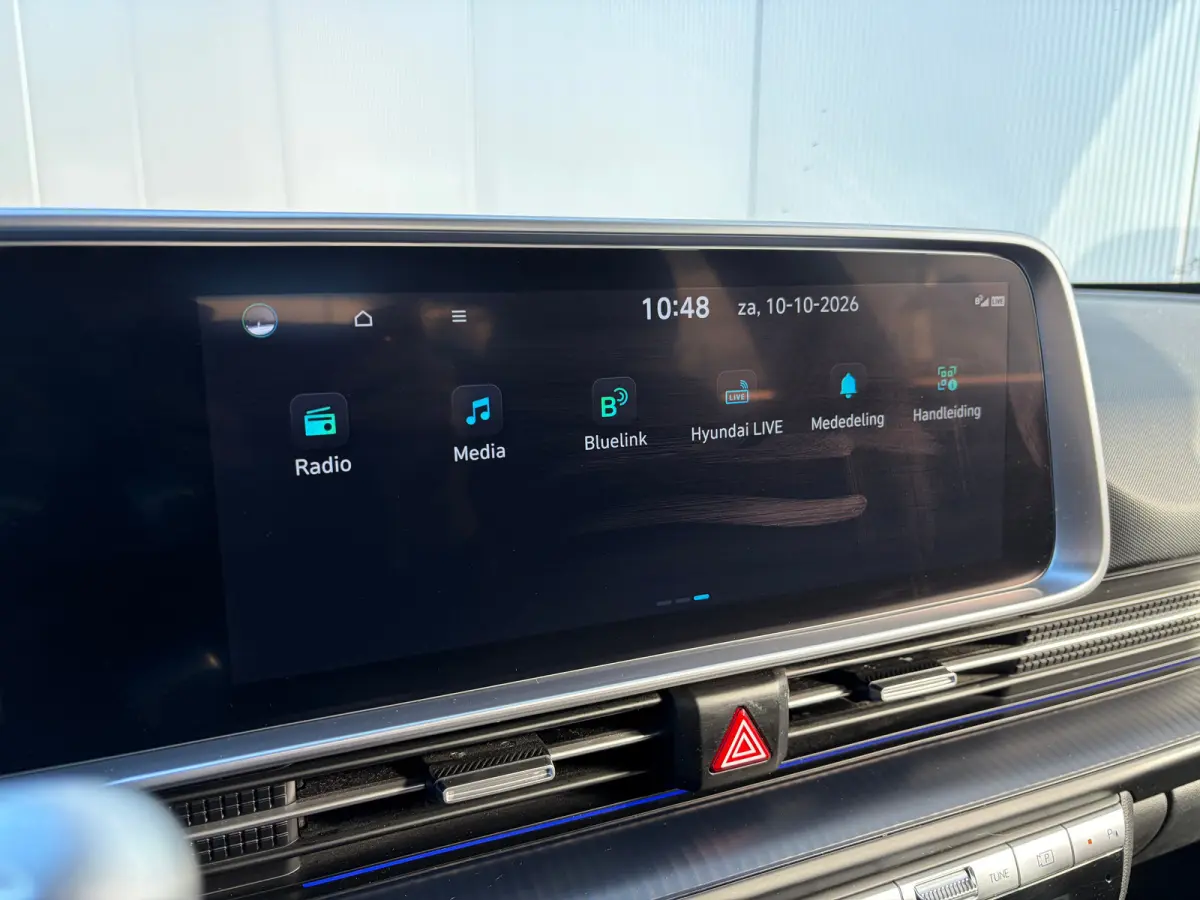 First Edition AWD 77.4 kWh | Stoelverwarming voor en achter | Apple Carplay/Android Auto | Navigatie | Cruise control adaptief | Panoramadak |