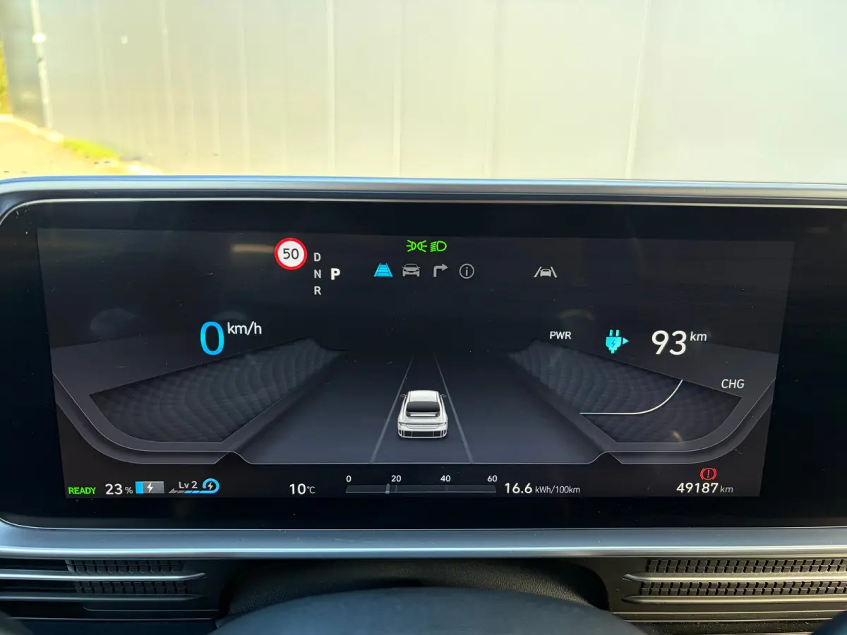 First Edition AWD 77.4 kWh | Stoelverwarming voor en achter | Apple Carplay/Android Auto | Navigatie | Cruise control adaptief | Panoramadak |