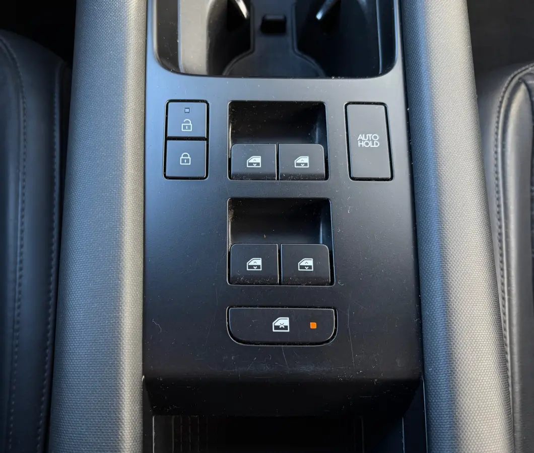 First Edition AWD 77.4 kWh | Stoelverwarming voor en achter | Apple Carplay/Android Auto | Navigatie | Cruise control adaptief | Panoramadak |
