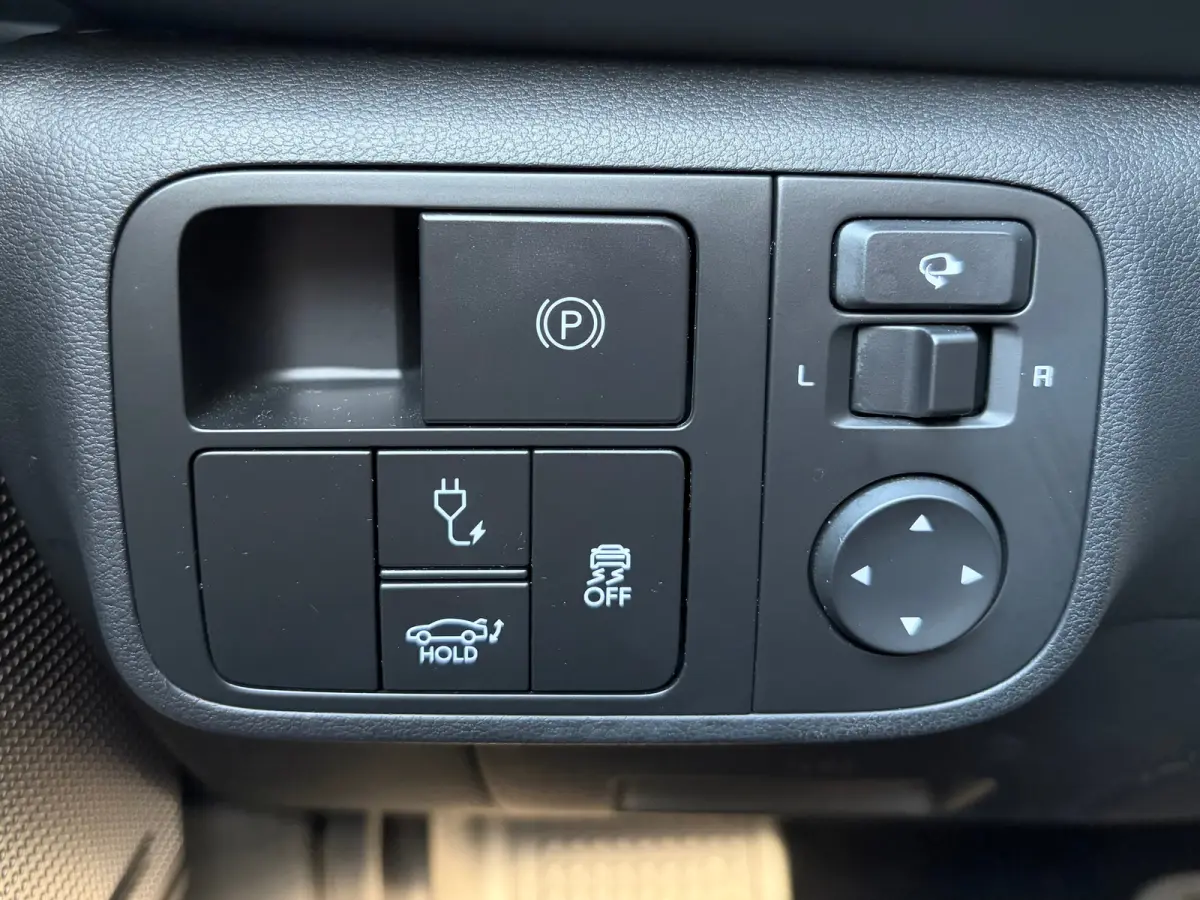 First Edition AWD 77.4 kWh | Stoelverwarming voor en achter | Apple Carplay/Android Auto | Navigatie | Cruise control adaptief | Panoramadak |