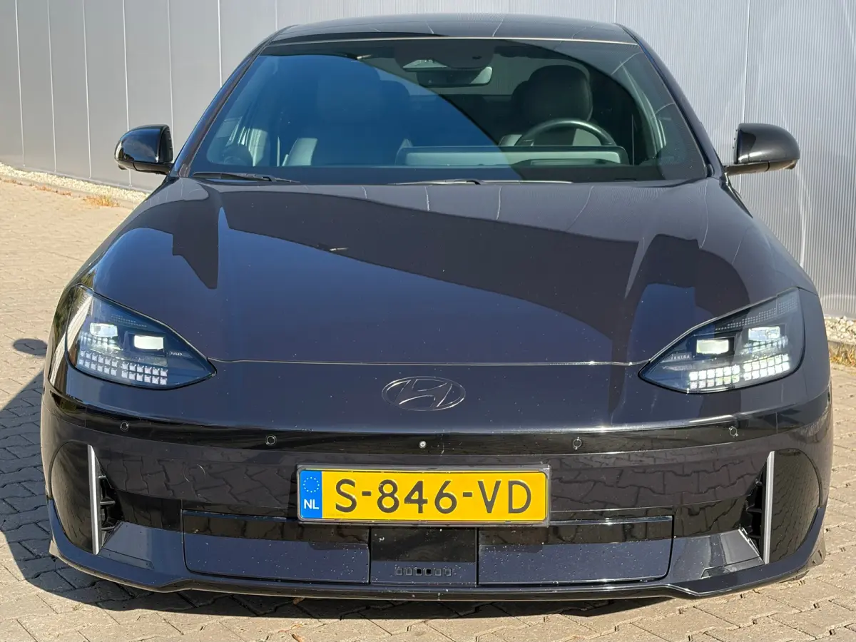 First Edition AWD 77.4 kWh | Stoelverwarming voor en achter | Apple Carplay/Android Auto | Navigatie | Cruise control adaptief | Panoramadak |