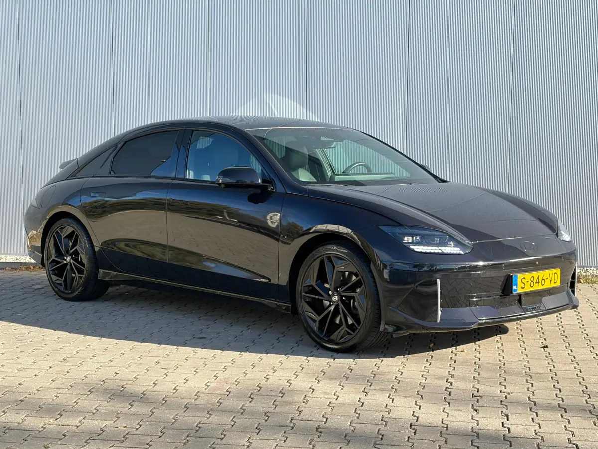 First Edition AWD 77.4 kWh | Stoelverwarming voor en achter | Apple Carplay/Android Auto | Navigatie | Cruise control adaptief | Panoramadak |