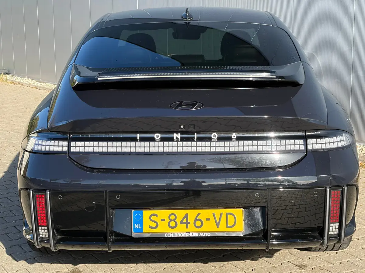 First Edition AWD 77.4 kWh | Stoelverwarming voor en achter | Apple Carplay/Android Auto | Navigatie | Cruise control adaptief | Panoramadak |