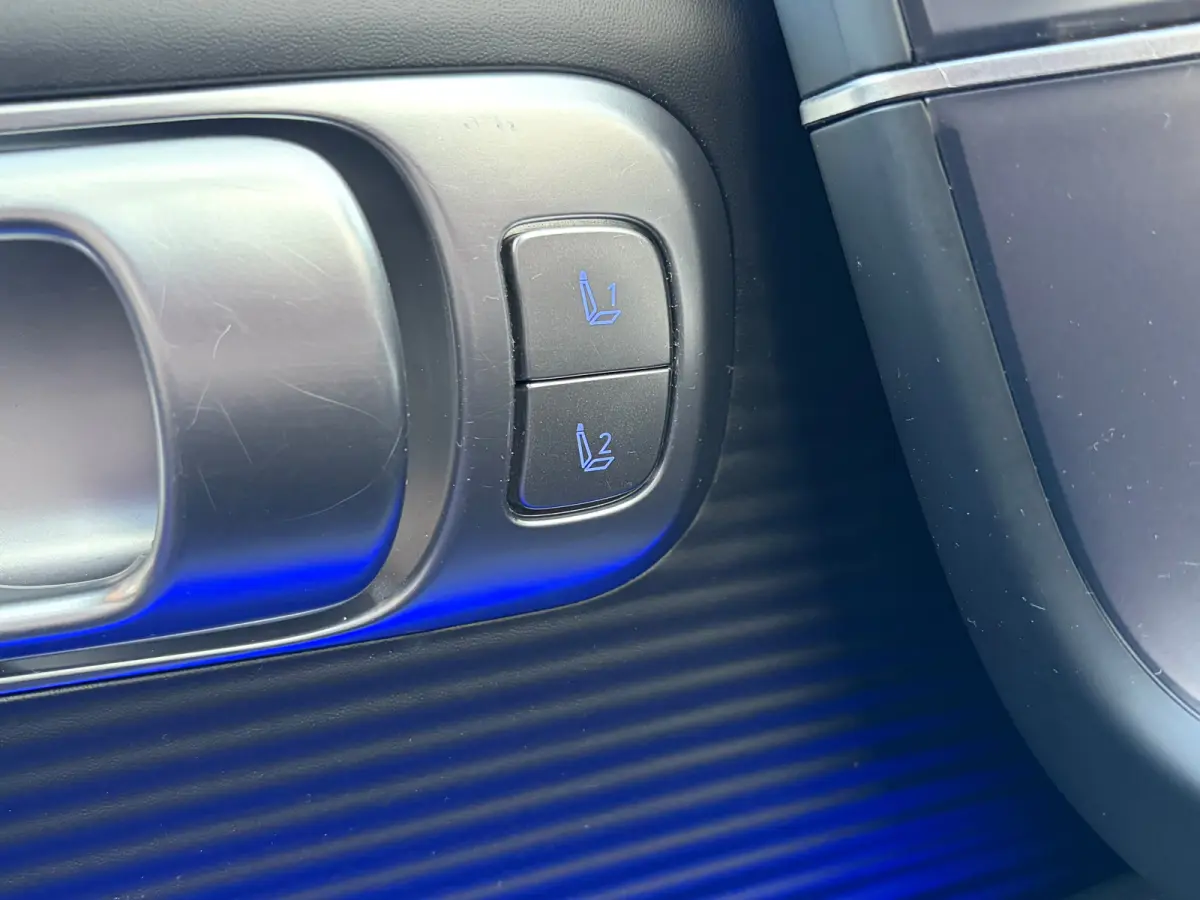 First Edition AWD 77.4 kWh | Stoelverwarming voor en achter | Apple Carplay/Android Auto | Navigatie | Cruise control adaptief | Panoramadak |