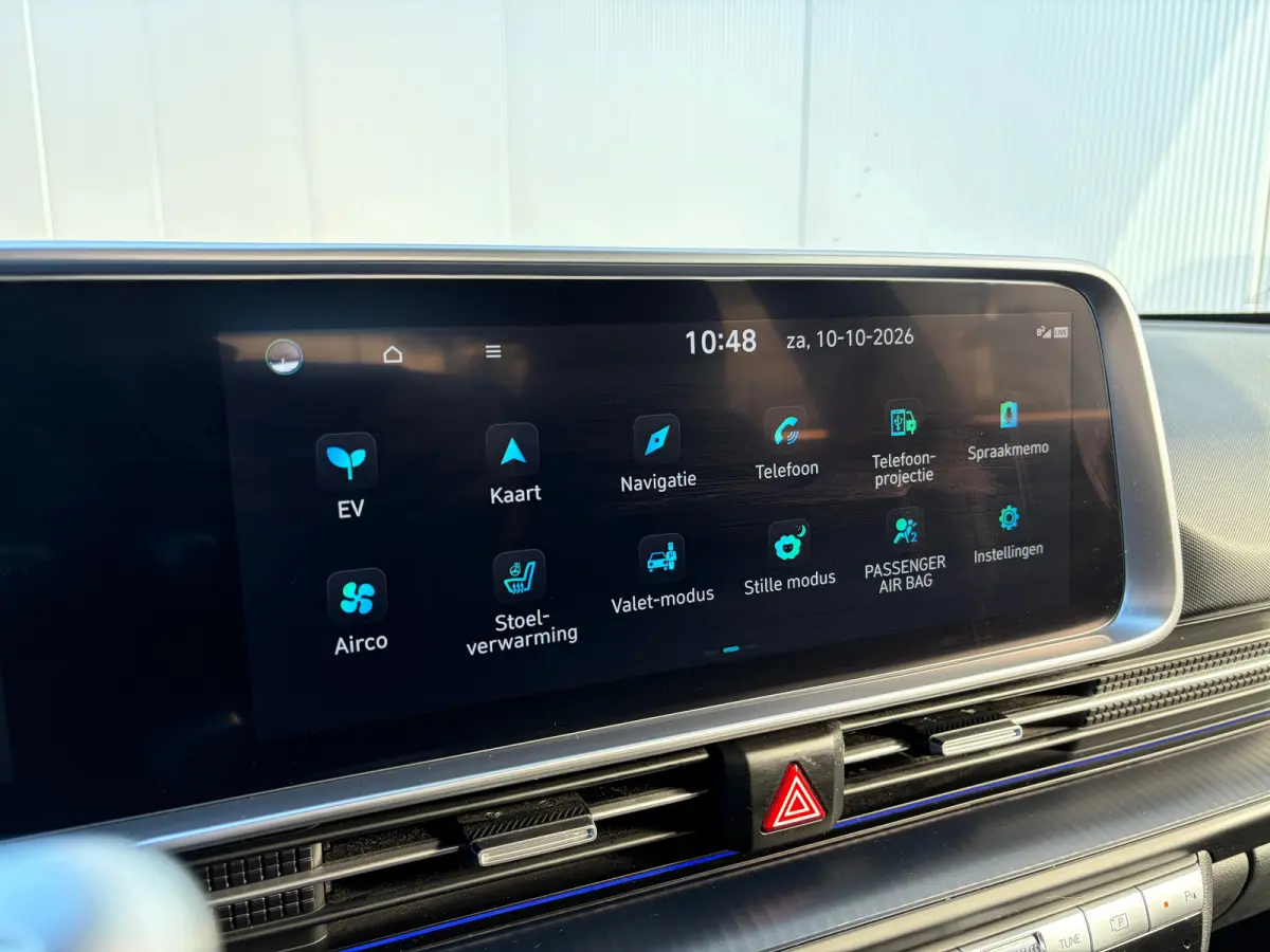 First Edition AWD 77.4 kWh | Stoelverwarming voor en achter | Apple Carplay/Android Auto | Navigatie | Cruise control adaptief | Panoramadak |