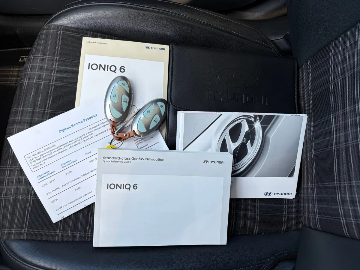 First Edition AWD 77.4 kWh | Stoelverwarming voor en achter | Apple Carplay/Android Auto | Navigatie | Cruise control adaptief | Panoramadak |