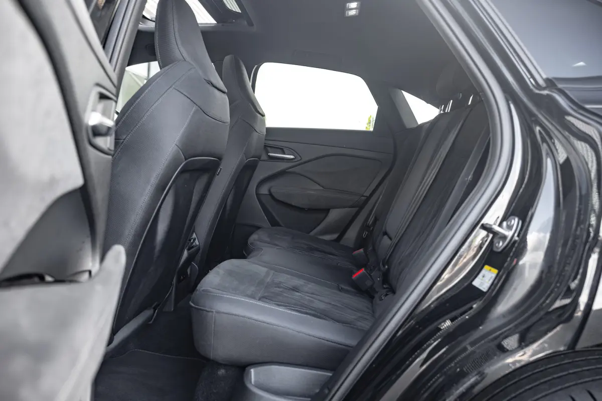 1.5 e-hybrid S edition | Panoramadak | Tech Pro | | Cruise control adaptief | Elektrisch glazen panorama-dak | Extra getint glas