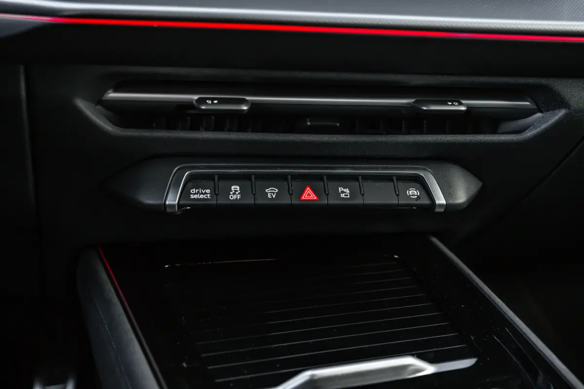1.5 e-hybrid S edition | Panoramadak | Tech Pro | | Cruise control adaptief | Elektrisch glazen panorama-dak | Extra getint glas