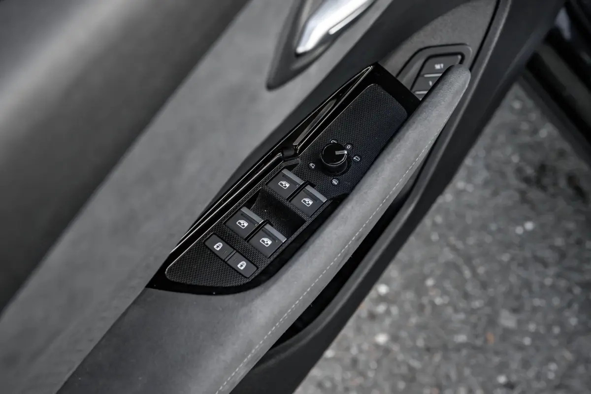 1.5 e-hybrid S edition | Panoramadak | Tech Pro | | Cruise control adaptief | Elektrisch glazen panorama-dak | Extra getint glas